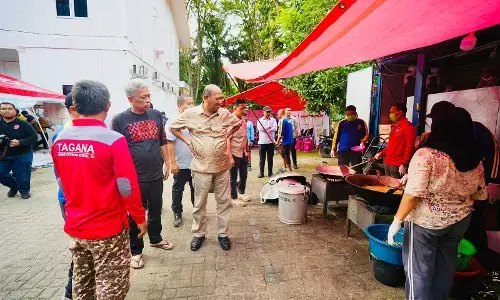 Wamensos tinjau dapur umum dan salurkan bantuan korban banjir Langkat Wamensos tinjau dapur umum dan salurkan bantuan korban banjir Langkat