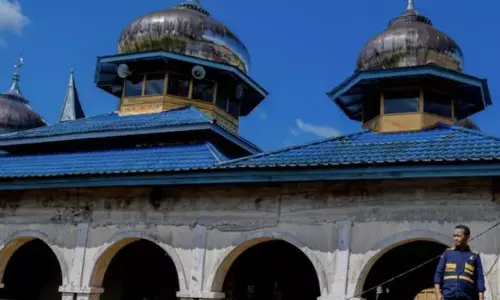 ESDM pasok 35 genset untuk warga pengungsi di Palembayan Sumbar ESDM pasok 35 genset untuk warga pengungsi di Palembayan Sumbar