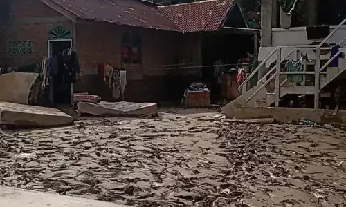 Masyarakat korban banjir Pidie Jaya butuh alat berat Masyarakat korban banjir Pidie Jaya butuh alat berat