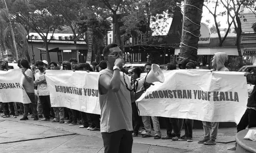 GMTD sesalkan aksi demonstrasi jalanan yang mengaitkan diri dengan kelompok usaha Kalla GMTD sesalkan aksi demonstrasi jalanan yang mengaitkan diri dengan kelompok usaha Kalla