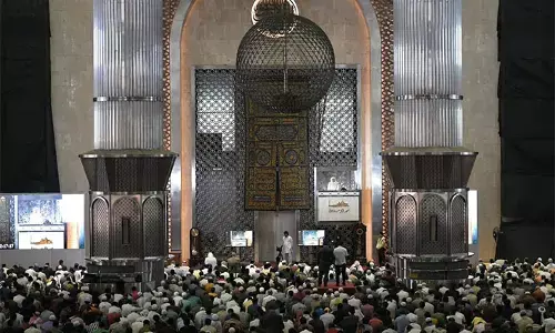 Sekjen Liga Muslim Dunia khutbah Jumat di Jakarta serukan persatuan umat dan solidaritas global Sekjen Liga Muslim Dunia khutbah Jumat di Jakarta serukan persatuan umat dan solidaritas global