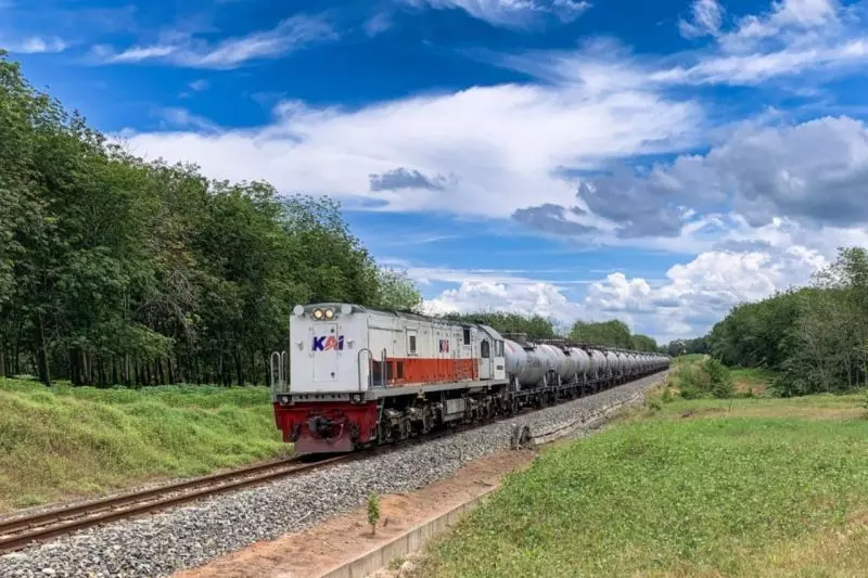 KAI Divre I percepat distribusi BBM di Sumut pascacuaca ekstrem KAI Divre I percepat distribusi BBM di Sumut pascacuaca ekstrem