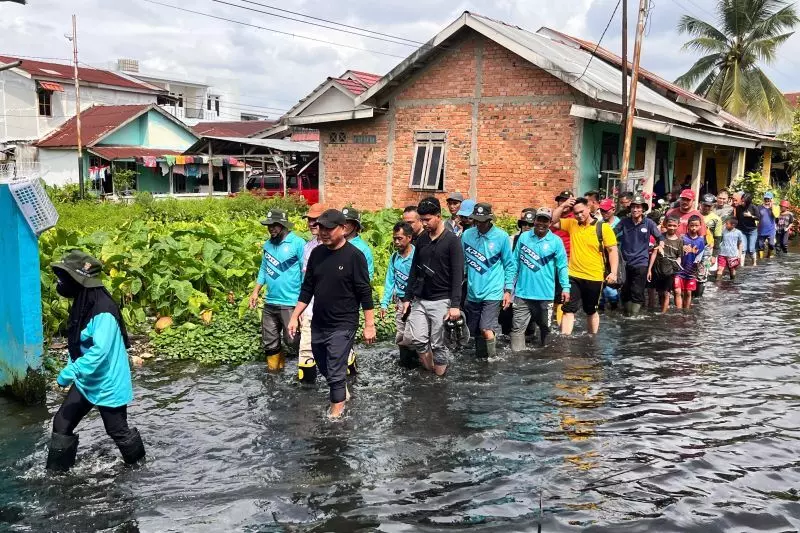Wali Kota Palembang kerahkan tim tangani genangan air musim hujan Wali Kota Palembang kerahkan tim tangani genangan air musim hujan