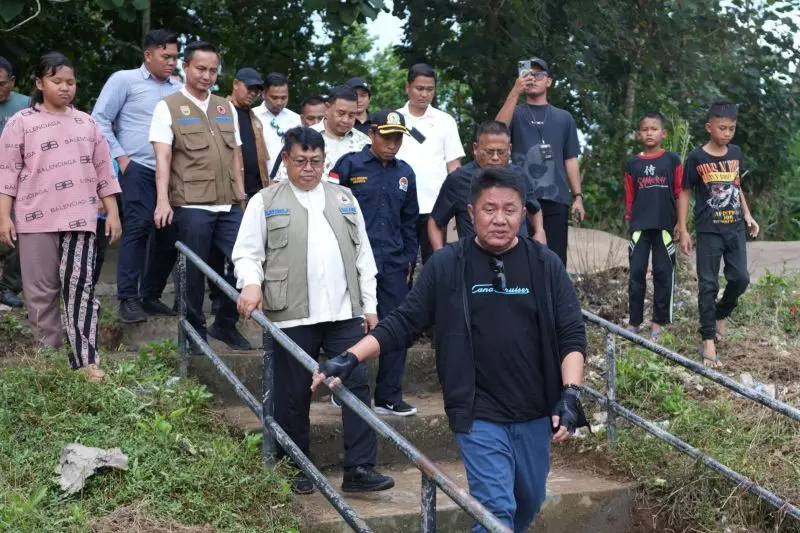 Gubernur Sumsel imbau warga Muara Enim waspada luapan Sungai Lematang Gubernur Sumsel imbau warga Muara Enim waspada luapan Sungai Lematang