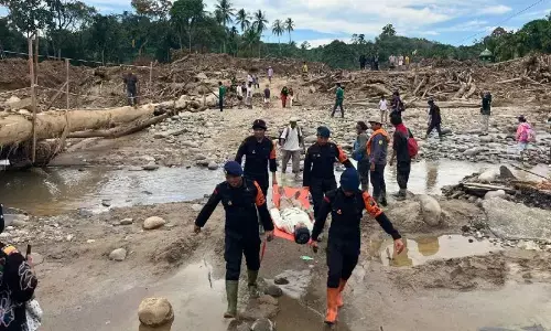 Polda Sumut bantu evakuasi warga yang sakit di Tapanuli Selatan Polda Sumut bantu evakuasi warga yang sakit di Tapanuli Selatan