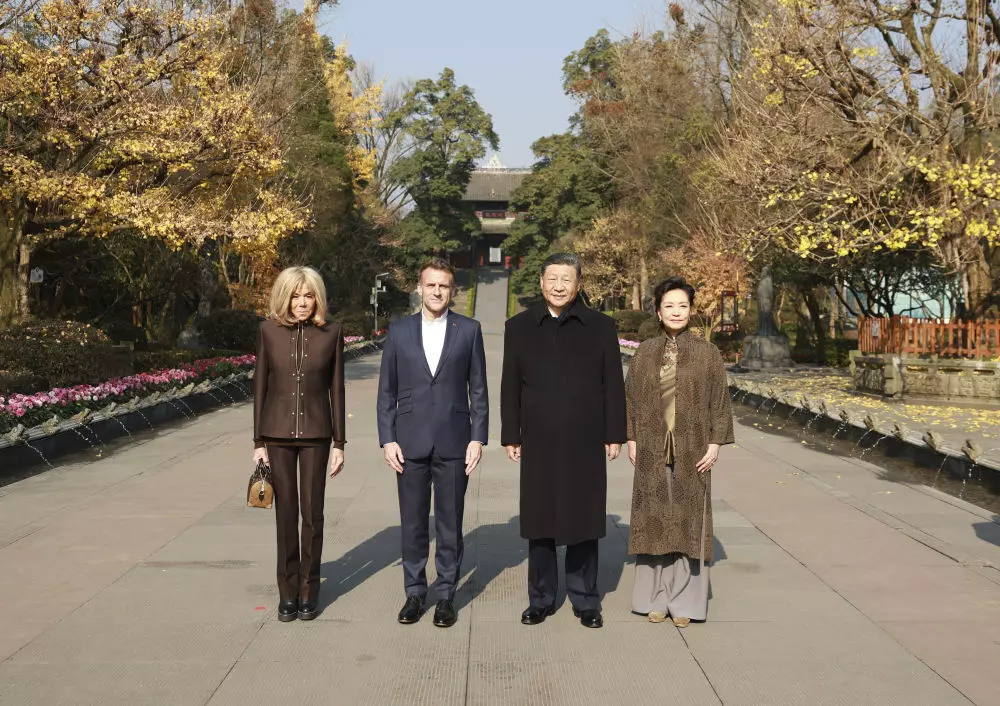Persahabatan Tiongkok-Prancis terjalin dalam keindahan alam pegunungan dan sungai Persahabatan Tiongkok-Prancis terjalin dalam keindahan alam pegunungan dan sungai