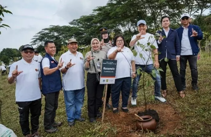 KLH dan Eiger Adventure Land tanam ribuan pohon endemik untuk perkuat ekosistem DAS Bogor KLH dan Eiger Adventure Land tanam ribuan pohon endemik untuk perkuat ekosistem DAS Bogor