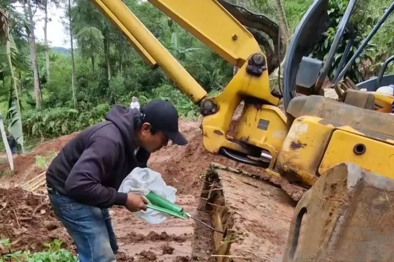 BPBD Cianjur siagakan alat berat mulai dari utara hingga selatan BPBD Cianjur siagakan alat berat mulai dari utara hingga selatan
