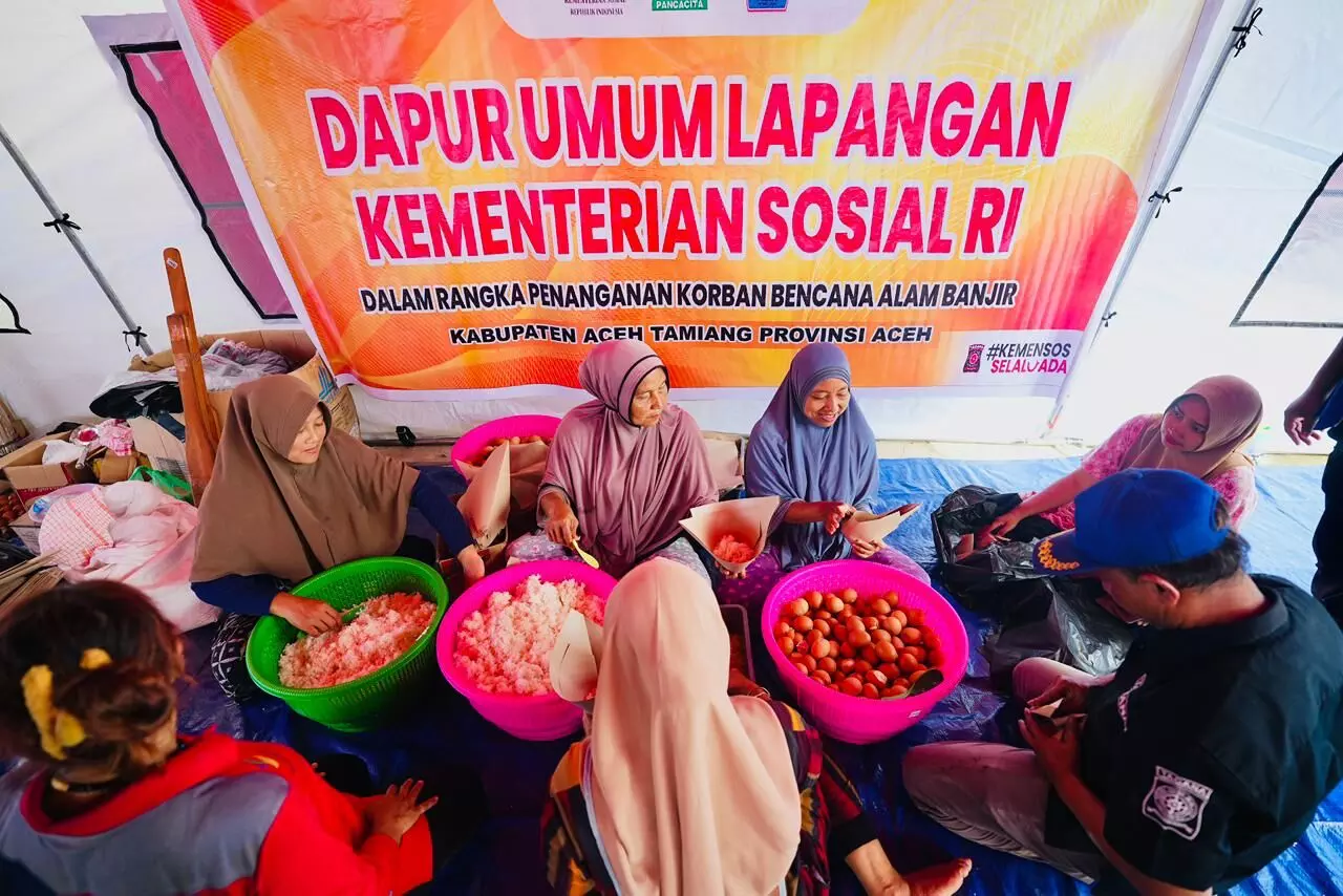 Kemensos salurkan bantuan Rp66,7 Miliar untuk bencana di Aceh dan Sumatera Kemensos salurkan bantuan Rp66,7 Miliar untuk bencana di Aceh dan Sumatera