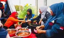 164.000 porsi makanan disalurkan tiap hari untuk bantu korban banjir 164.000 porsi makanan disalurkan tiap hari untuk bantu korban banjir