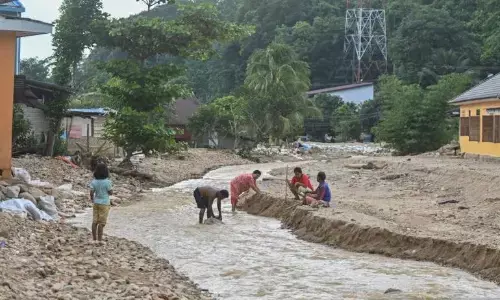 Longsor picu pendangkalan aliran sungai di Sibolga Longsor picu pendangkalan aliran sungai di Sibolga