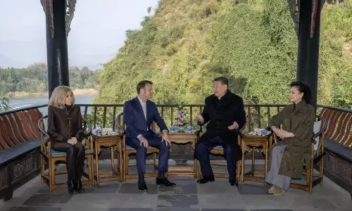 Persahabatan Tiongkok-Prancis terjalin dalam keindahan alam pegunungan dan sungai Persahabatan Tiongkok-Prancis terjalin dalam keindahan alam pegunungan dan sungai