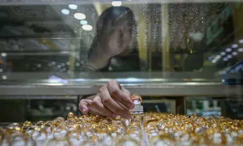 Harga emas UBS-Galeri24 di Pegadaian Minggu ini kompak turun