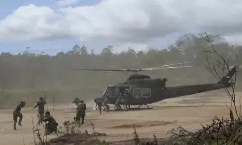 TNI kembali salurkan bantuan ke desa terisolasi di Taput TNI kembali salurkan bantuan ke desa terisolasi di Taput