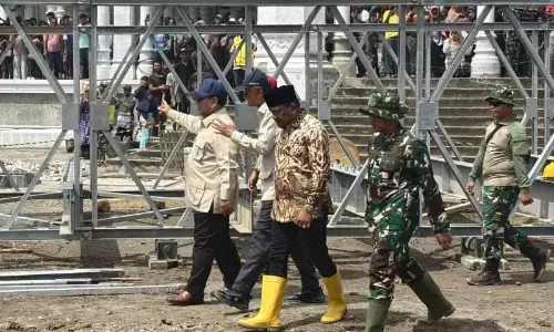 Prabowo cek langsung pembangunan jembatan bailey Aceh Prabowo cek langsung pembangunan jembatan bailey Aceh