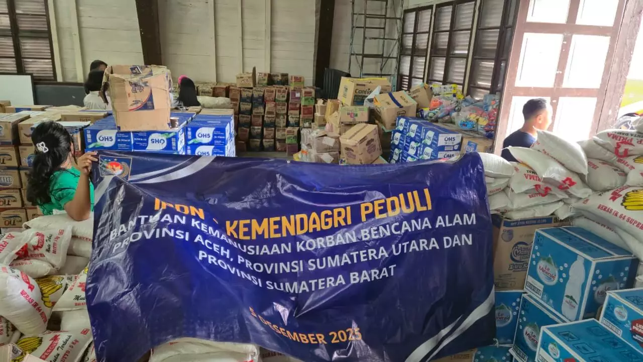 IPDN-Kemendagri salurkan bantuan untuk korban bencana Aceh, Sumbar dan Sumut IPDN-Kemendagri salurkan bantuan untuk korban bencana Aceh, Sumbar dan Sumut