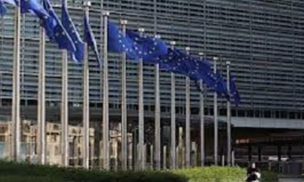 UE pertimbangkan pembekuan permanen aset Rusia