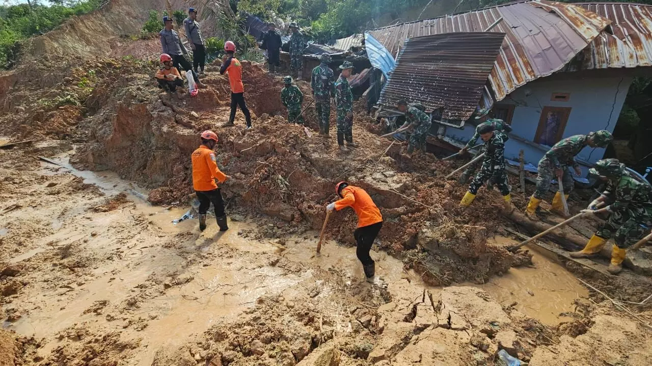 Tim gabungan temukan satu korban tanah longsor di Desa Pagaran Lambung, Tapanuli Utara
