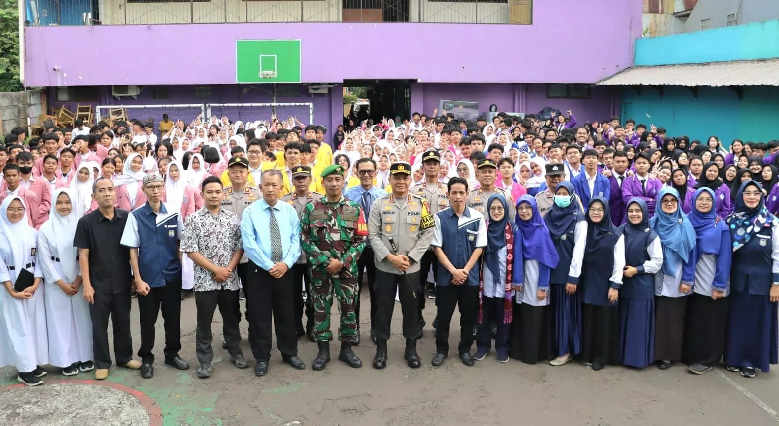 Police Goes to School, Kapolres Metro Depok hadir dalam upacara bendera di SMK 2 Perintis Depok