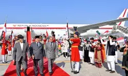 Presiden dan PM Pakistan sambut langsung Prabowo di Bandara Islamabad