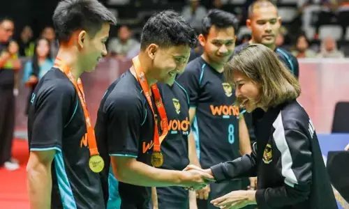 Jojo-Ginting ajak penonton tanding badminton di BrightUp Cup Jojo-Ginting ajak penonton tanding badminton di BrightUp Cup