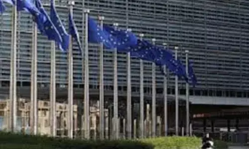 UE pertimbangkan pembekuan permanen aset Rusia UE pertimbangkan pembekuan permanen aset Rusia