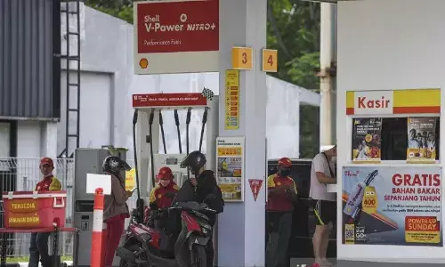 Shell pasok lagi RON 92, harga tetap Rp13 ribu per liter Shell pasok lagi RON 92, harga tetap Rp13 ribu per liter