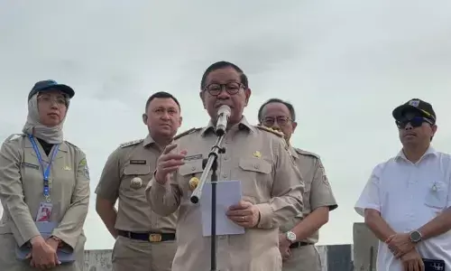 Pramono cek tanggul Muara Baru yang sempat bocor Pramono cek tanggul Muara Baru yang sempat bocor