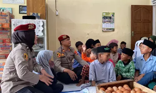 Kedekatan polisi reserse dengan yatim piatu di Pemalang, ada yang bercita-cita menjadi polwan Kedekatan polisi reserse dengan yatim piatu di Pemalang, ada yang bercita-cita menjadi polwan