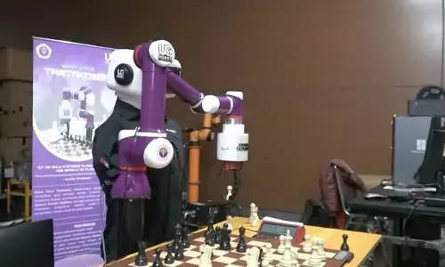 Gunadarma luncurkan Robot Catur Cerdas Tartakower Gunadarma luncurkan Robot Catur Cerdas Tartakower