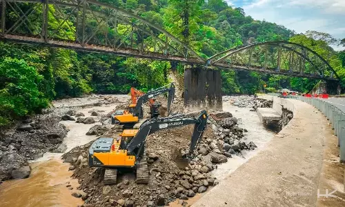 HK Group bantu buka kembali akses Padang-Bukittinggi lewat Lembah Anai