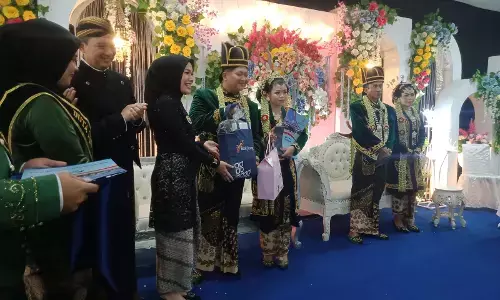 Dua pasang pengantin dapat pelayanan nikah dan fasilitas gratis peringati HUT Ke-3 MPP Boyolali