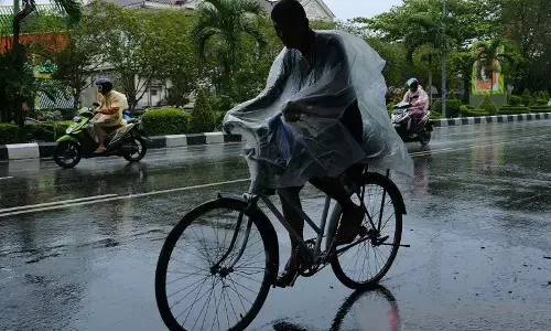 BMKG prakirakan hujan petir di sejumlah kota besar pada Selasa