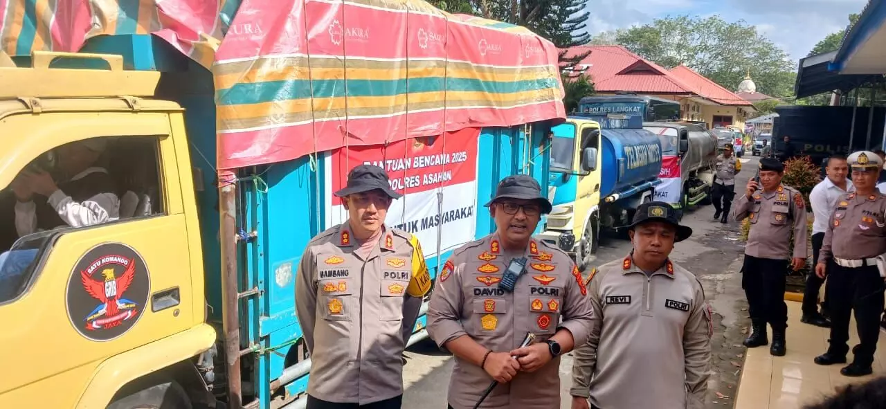 Tiga Polres kolaborasi bantu warga korban banjir di Langkat Tiga Polres kolaborasi bantu warga korban banjir di Langkat