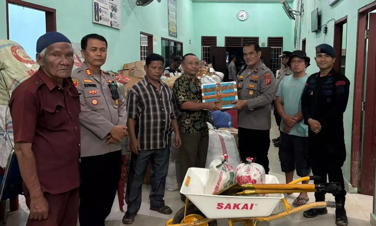 Tiga Polres di jajaran Polda Sumut berkolaborasi bantu korban banjir di Bukit Mas Tiga Polres di jajaran Polda Sumut berkolaborasi bantu korban banjir di Bukit Mas
