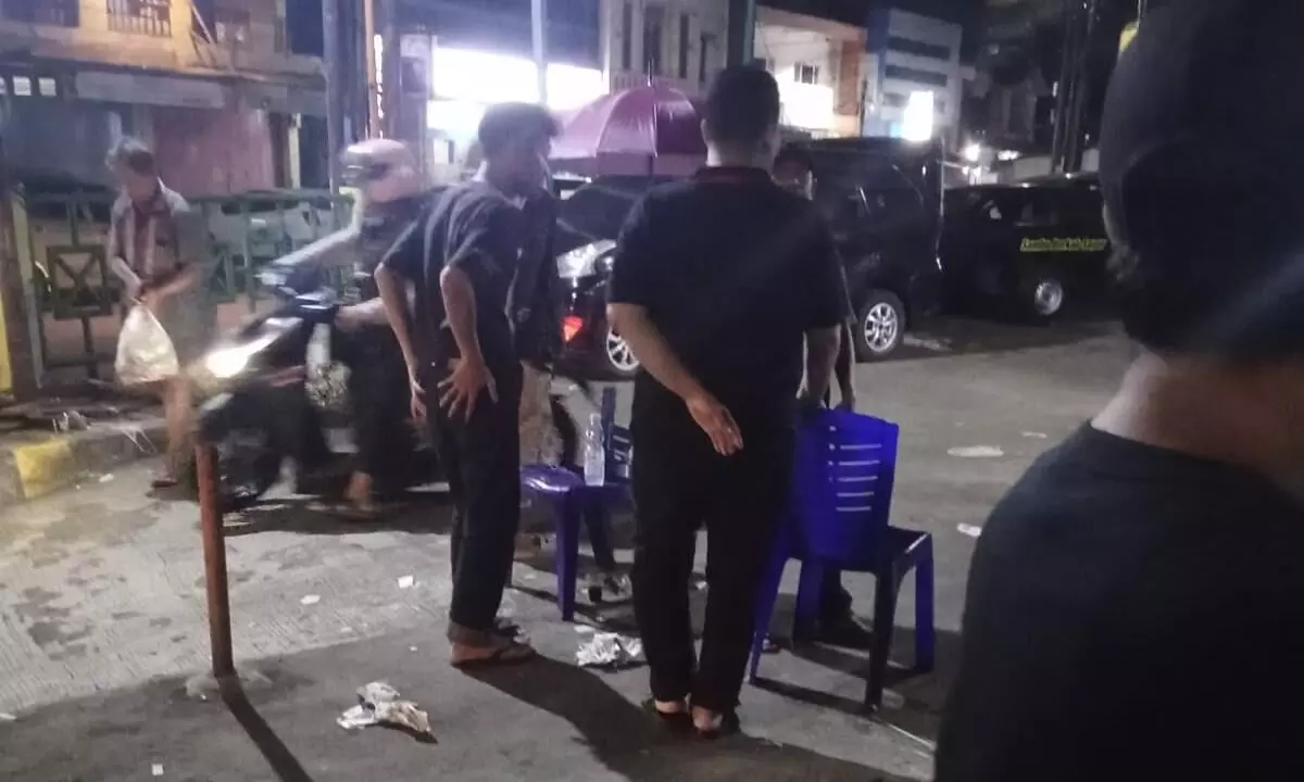 Warga keluhkan pengelolaan parkir Pasar Jagasatru Cirebon yang semrawut Warga keluhkan pengelolaan parkir Pasar Jagasatru Cirebon yang semrawut