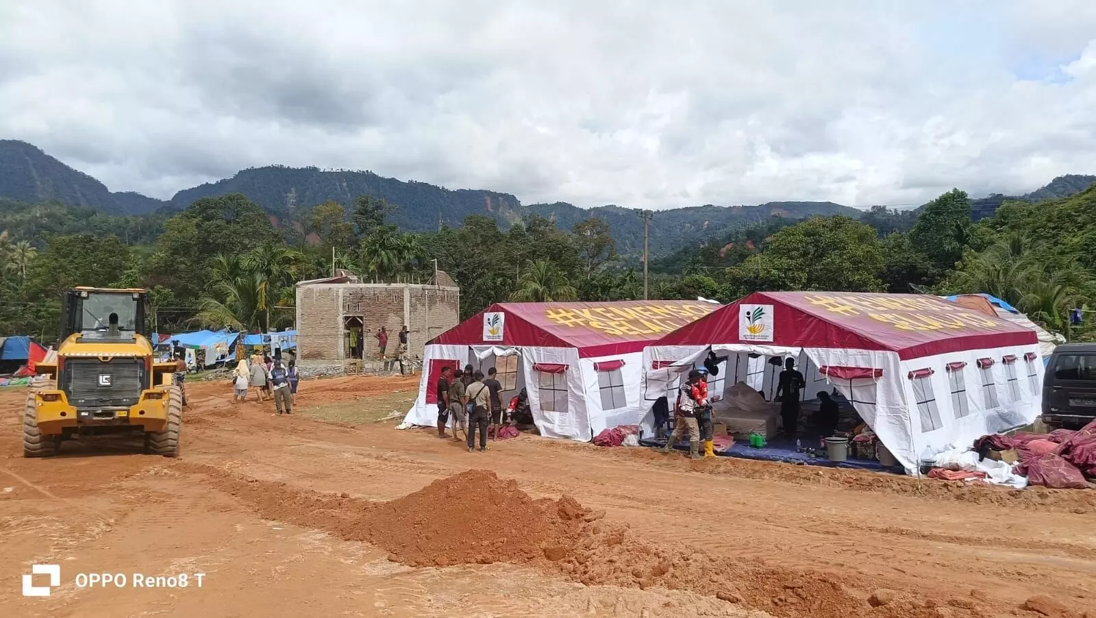Kemensos dirikan kamp pengungsian di Tanah Merah Tapanuli Tengah Kemensos dirikan kamp pengungsian di Tanah Merah Tapanuli Tengah