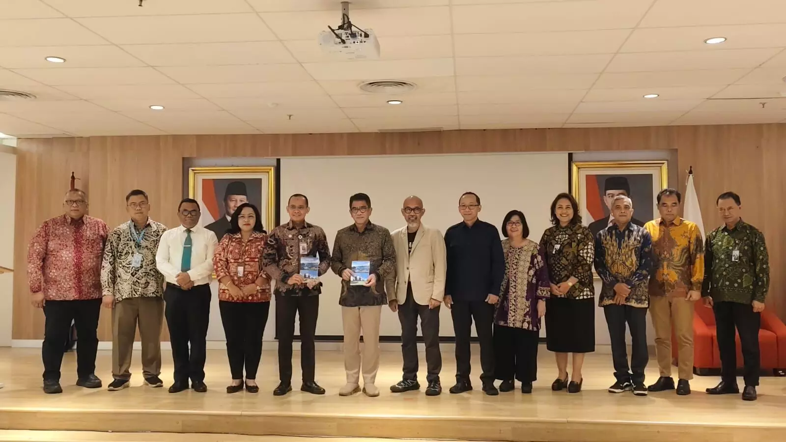 Indonesia Scenes on Screen, buku pertama yang mengungkap keajaiban lokasi syuting film di Nusantara Indonesia Scenes on Screen, buku pertama yang mengungkap keajaiban lokasi syuting film di Nusantara