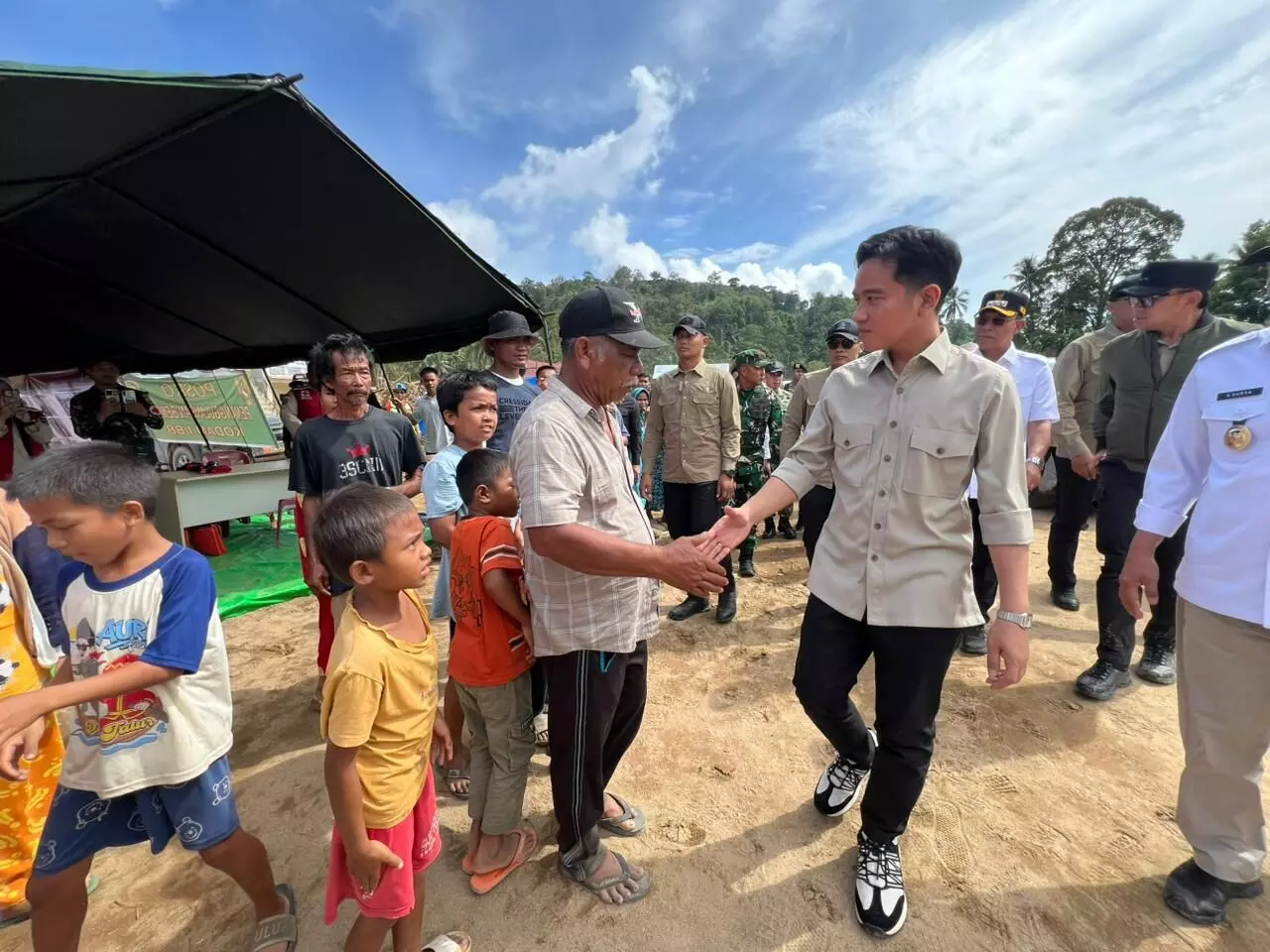 Wapres Gibran apresiasi penggalangan dana untuk korban bencana Sumatera Wapres Gibran apresiasi penggalangan dana untuk korban bencana Sumatera