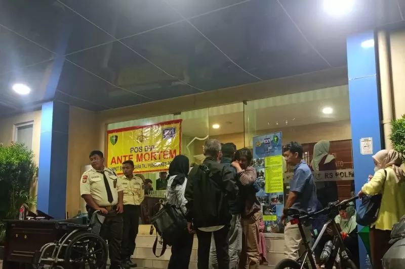 RS Polri mulai data keluarga korban kebakaran ruko Jakpus RS Polri mulai data keluarga korban kebakaran ruko Jakpus