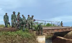 TNI AD bangun jembatan darurat di lokasi bencana banjir Sumbar