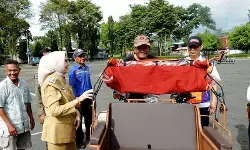 Presiden bagi 100 unit becak listrik untuk pengayuh tua di Lumajang Presiden bagi 100 unit becak listrik untuk pengayuh tua di Lumajang