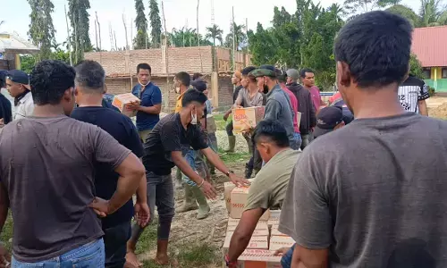 Distribusi bantuan korban bencana banjir terus disalurkan ke wilayah terisolir Distribusi bantuan korban bencana banjir terus disalurkan ke wilayah terisolir