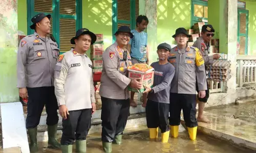 Polres Langkat dan jajaran salurkan bantuan banjir untuk warga IJM Polres Langkat dan jajaran salurkan bantuan banjir untuk warga IJM