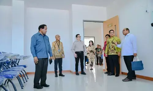 Freeport serahkan Gedung Sains & Kemitraan UNCEN, perkuat riset dan pembelajaran di Papua Freeport serahkan Gedung Sains & Kemitraan UNCEN, perkuat riset dan pembelajaran di Papua