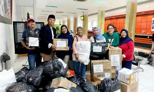 Warga Bukit Petro dan Sawangan Village berikan bantuan untuk korban bencana Sumatera