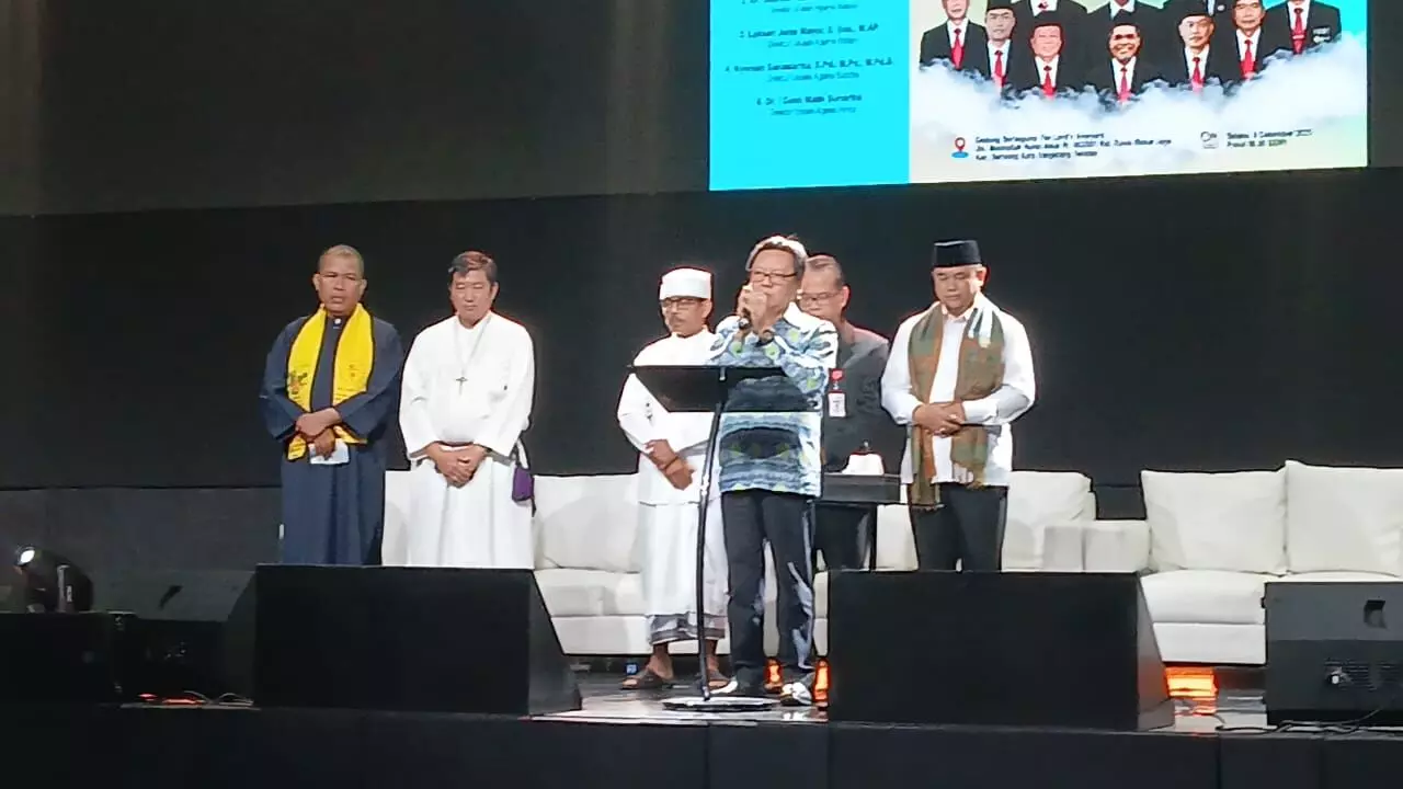 Kemenag dan Yayasan Shekinah Glory gelar doa lintas agama untuk korban bencana Sumatera Kemenag dan Yayasan Shekinah Glory gelar doa lintas agama untuk korban bencana Sumatera