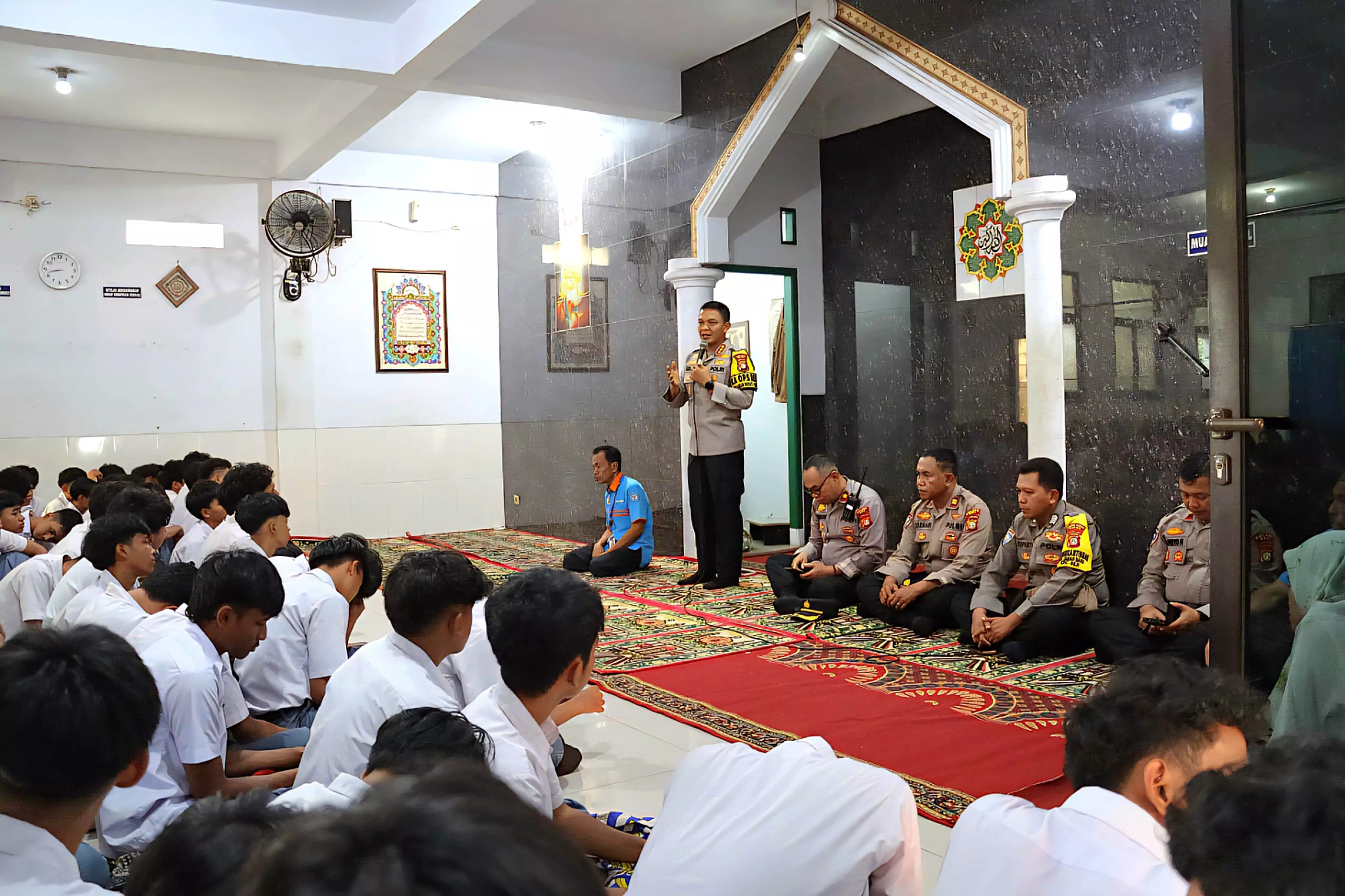 Goes To School, Kapolres Metro Depok berikan imbauan pada siswa SMK Kesuma Bangsa Beji Depok Goes To School, Kapolres Metro Depok berikan imbauan pada siswa SMK Kesuma Bangsa Beji Depok