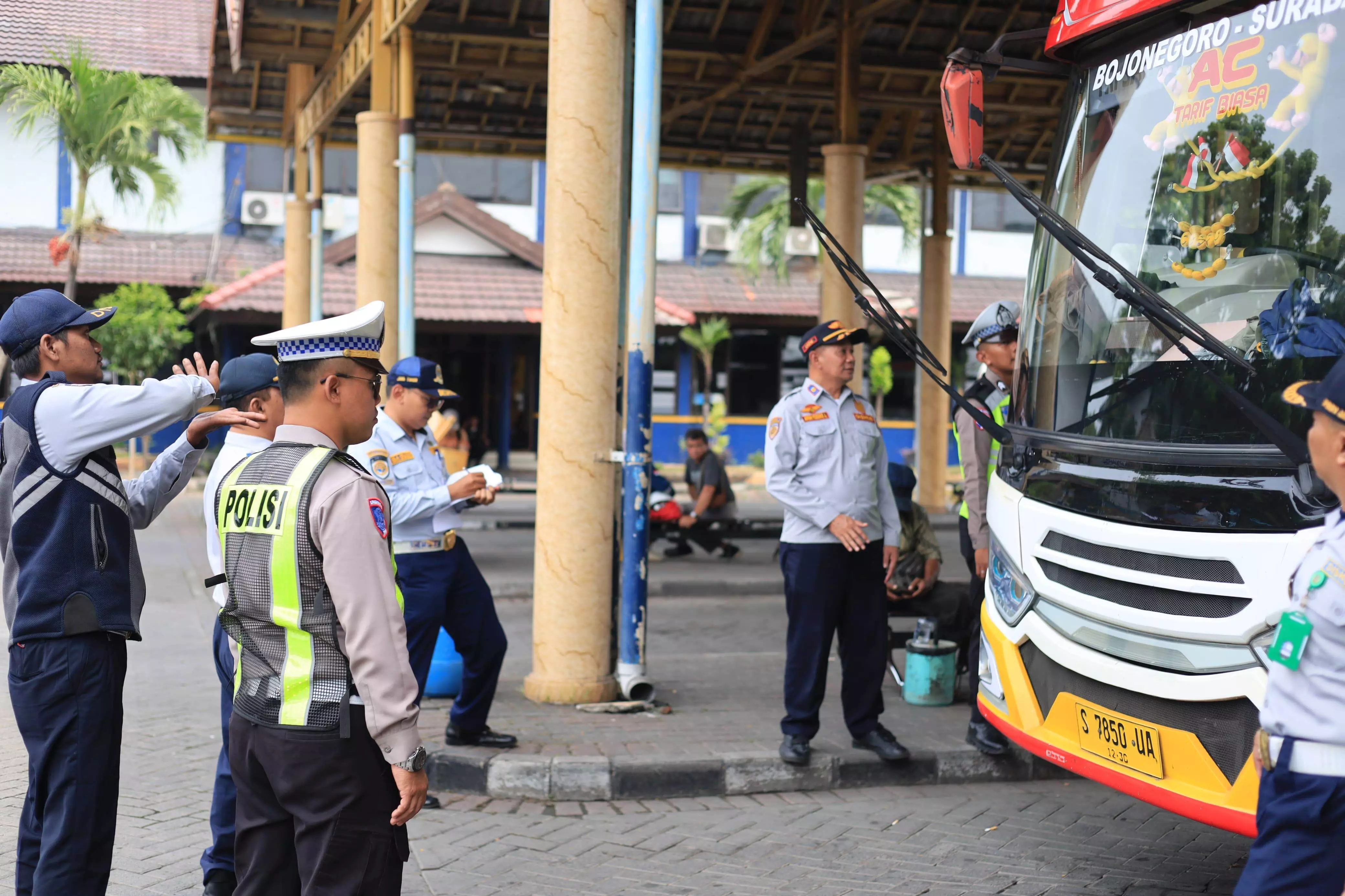 Sambut Nataru 2026, Satlantas Polres Gresik dan Dishub gelar ramcheck ketat di Terminal Bunder