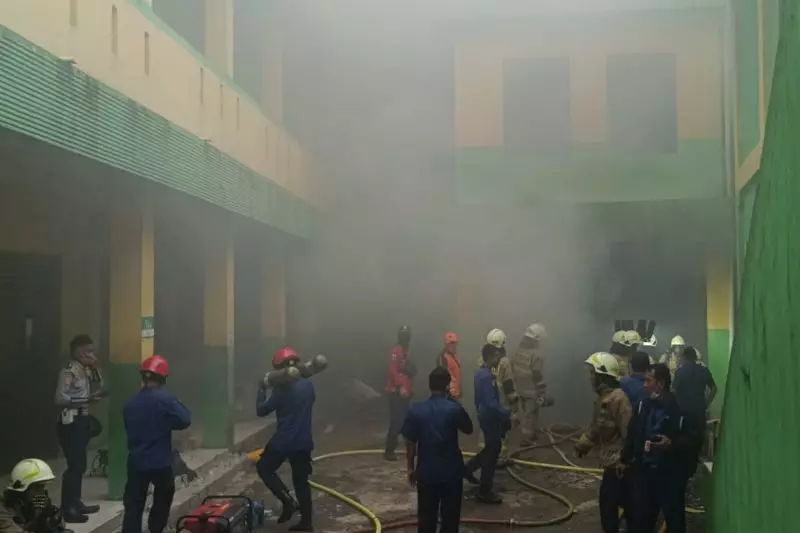 Kebakaran ponpes di Jaksel akibatkan sembilan santri sesak nafas Kebakaran ponpes di Jaksel akibatkan sembilan santri sesak nafas